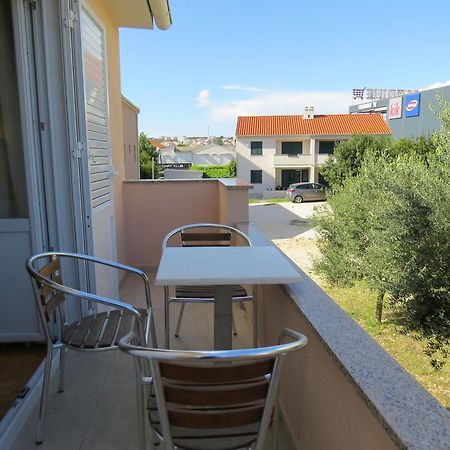 נובליה Apartment And Rooms Amenka מראה חיצוני תמונה