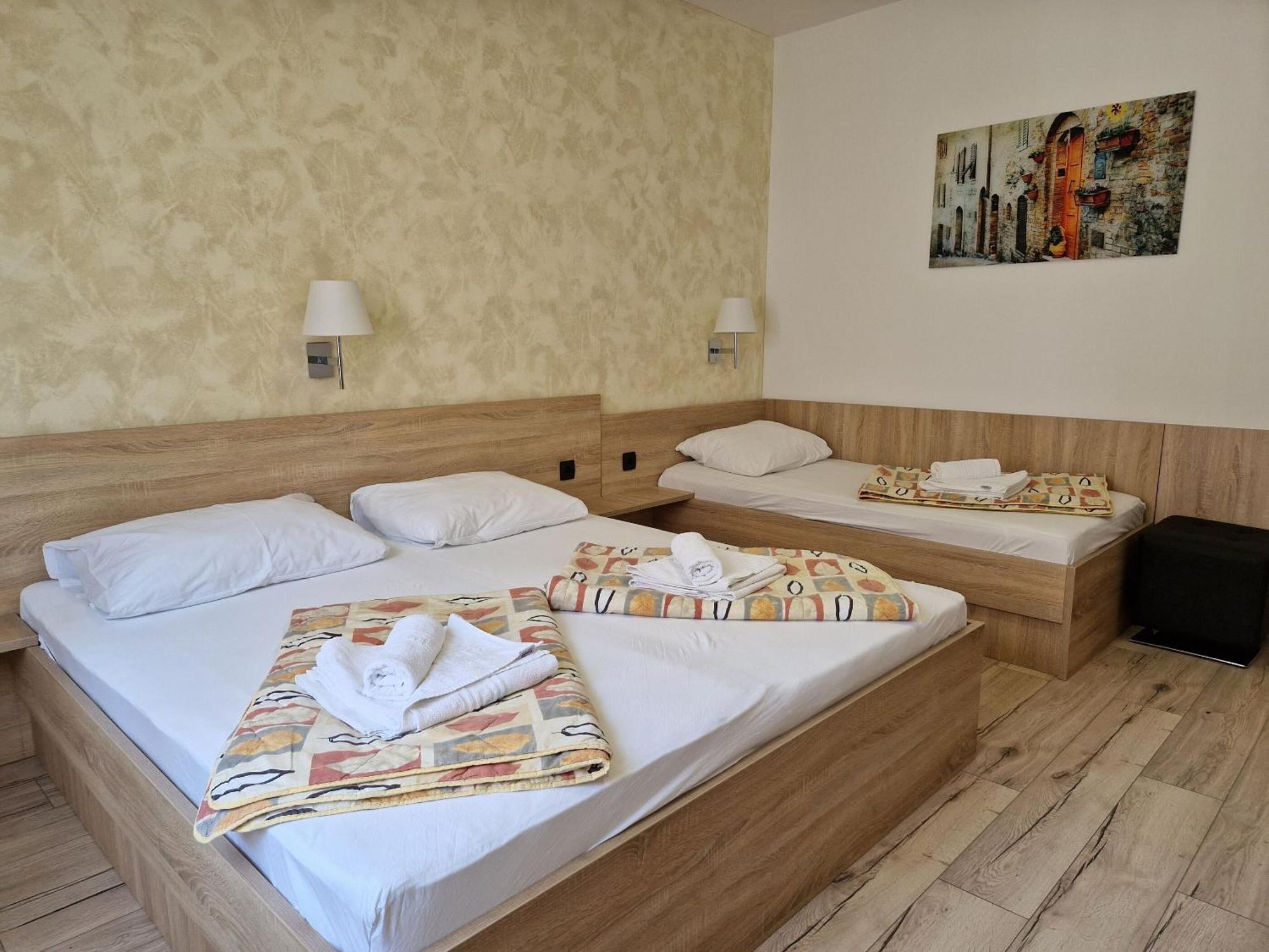 נובליה Apartment And Rooms Amenka מראה חיצוני תמונה