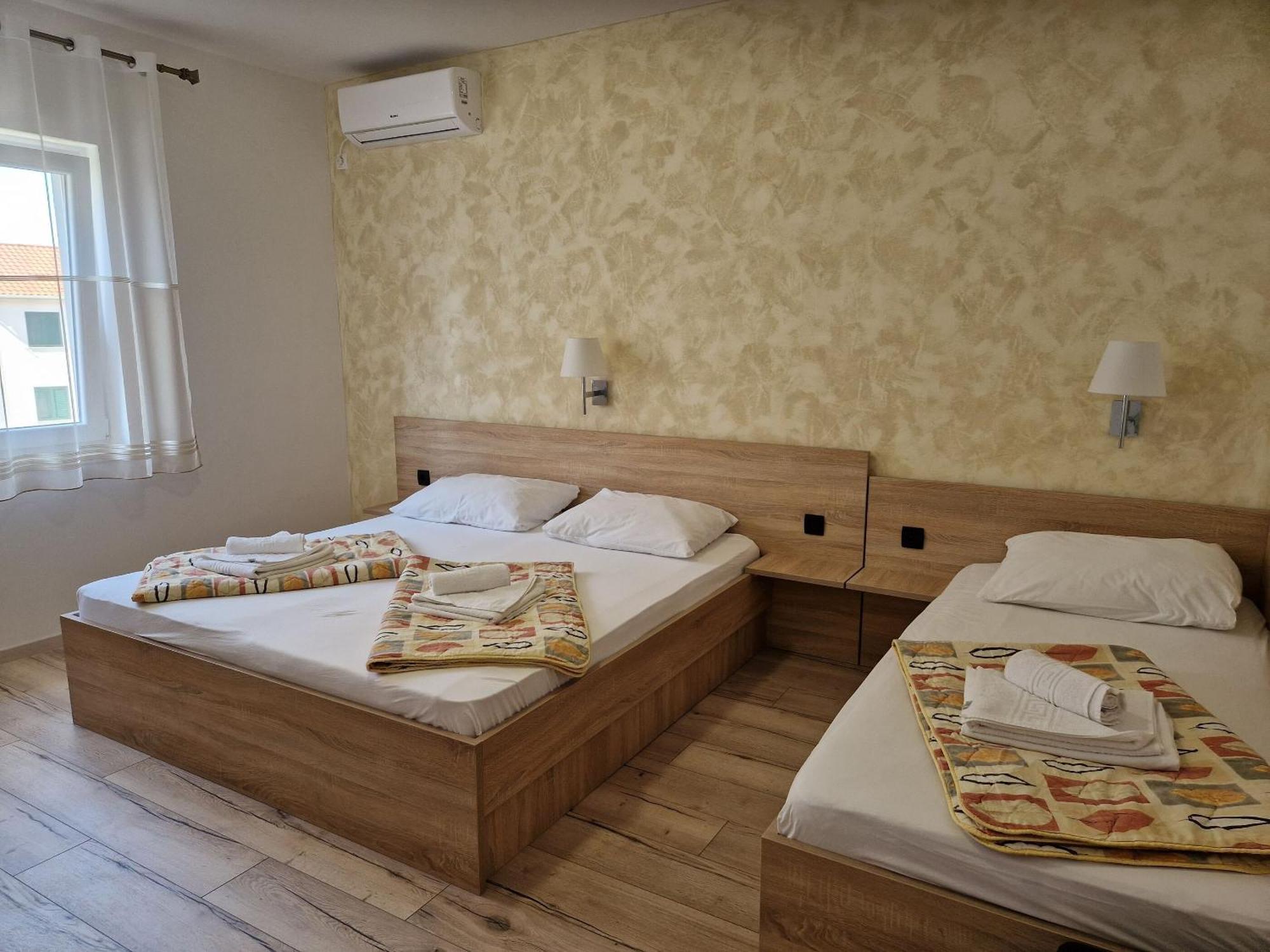 נובליה Apartment And Rooms Amenka מראה חיצוני תמונה