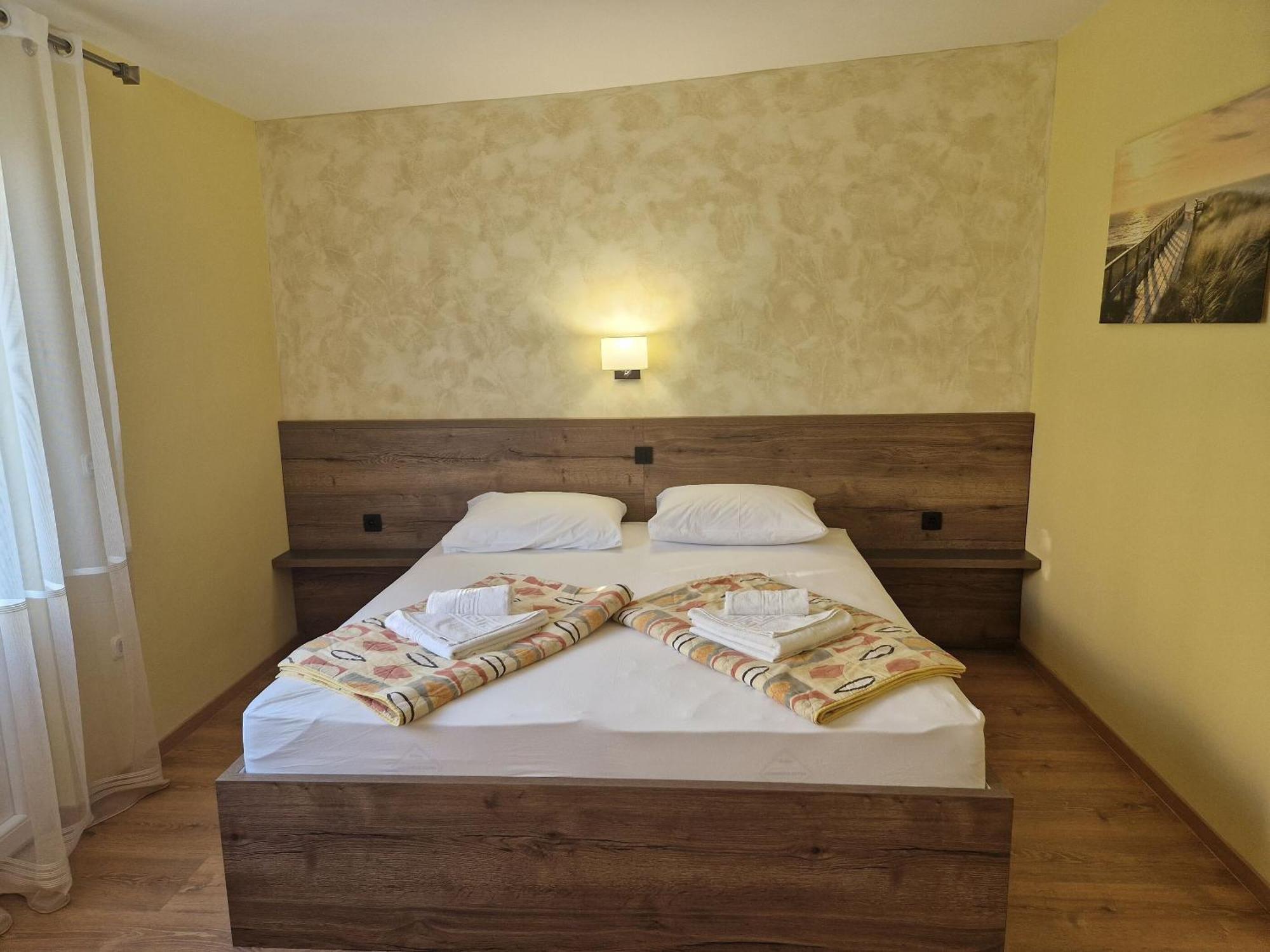 נובליה Apartment And Rooms Amenka מראה חיצוני תמונה