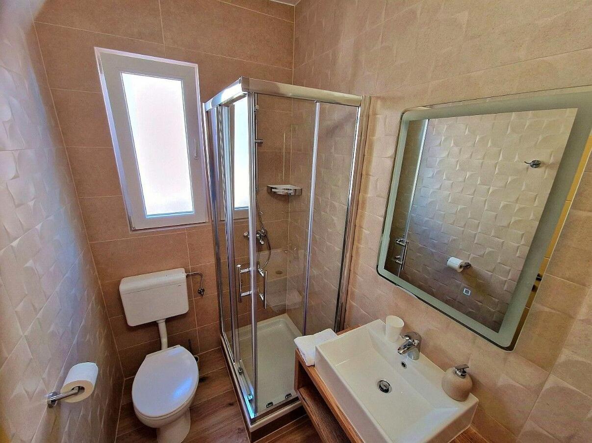 נובליה Apartment And Rooms Amenka מראה חיצוני תמונה