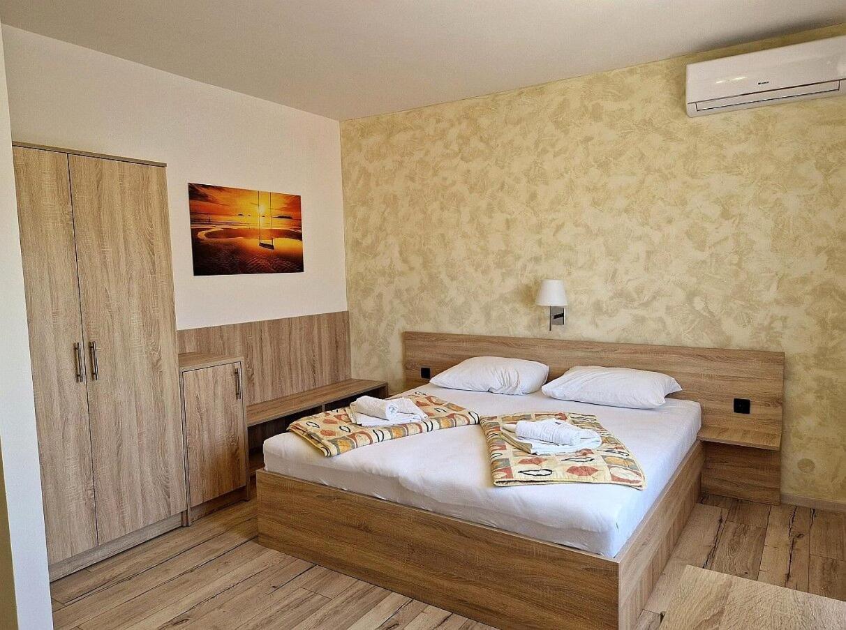 נובליה Apartment And Rooms Amenka מראה חיצוני תמונה